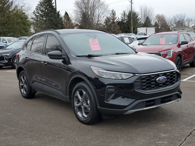 Used 2025 Ford Escape ST-Line image 2