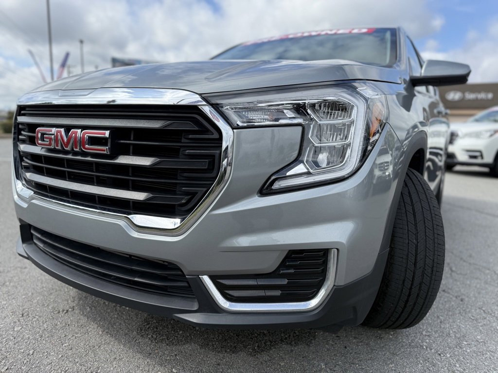 Used 2024 GMC Terrain SLE image 27