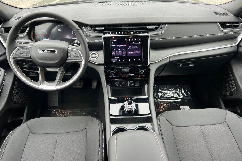 New 2026 Jeep Grand Cherokee L 4WD image 13