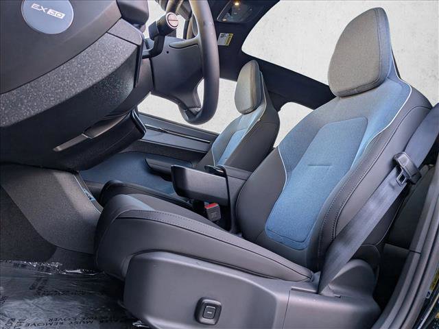 New 2026 Volvo EX30 Plus w/ Protection Package image 4
