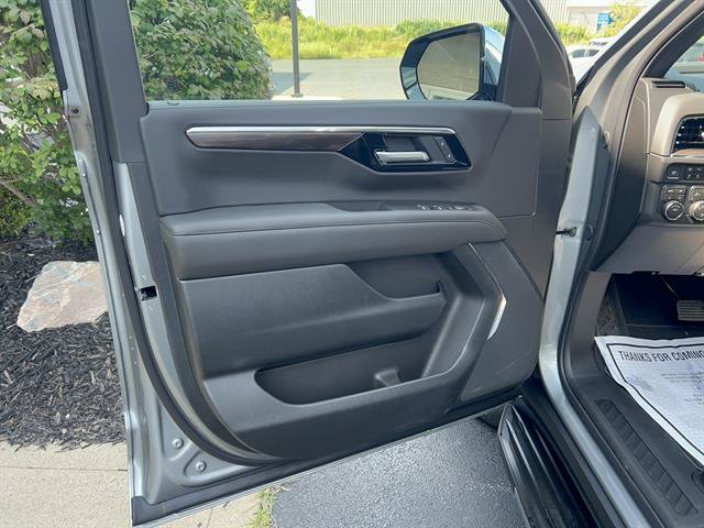 New 2026 Chevrolet Suburban LS w/ LPO, Chrome Package AWD/4WD image 9