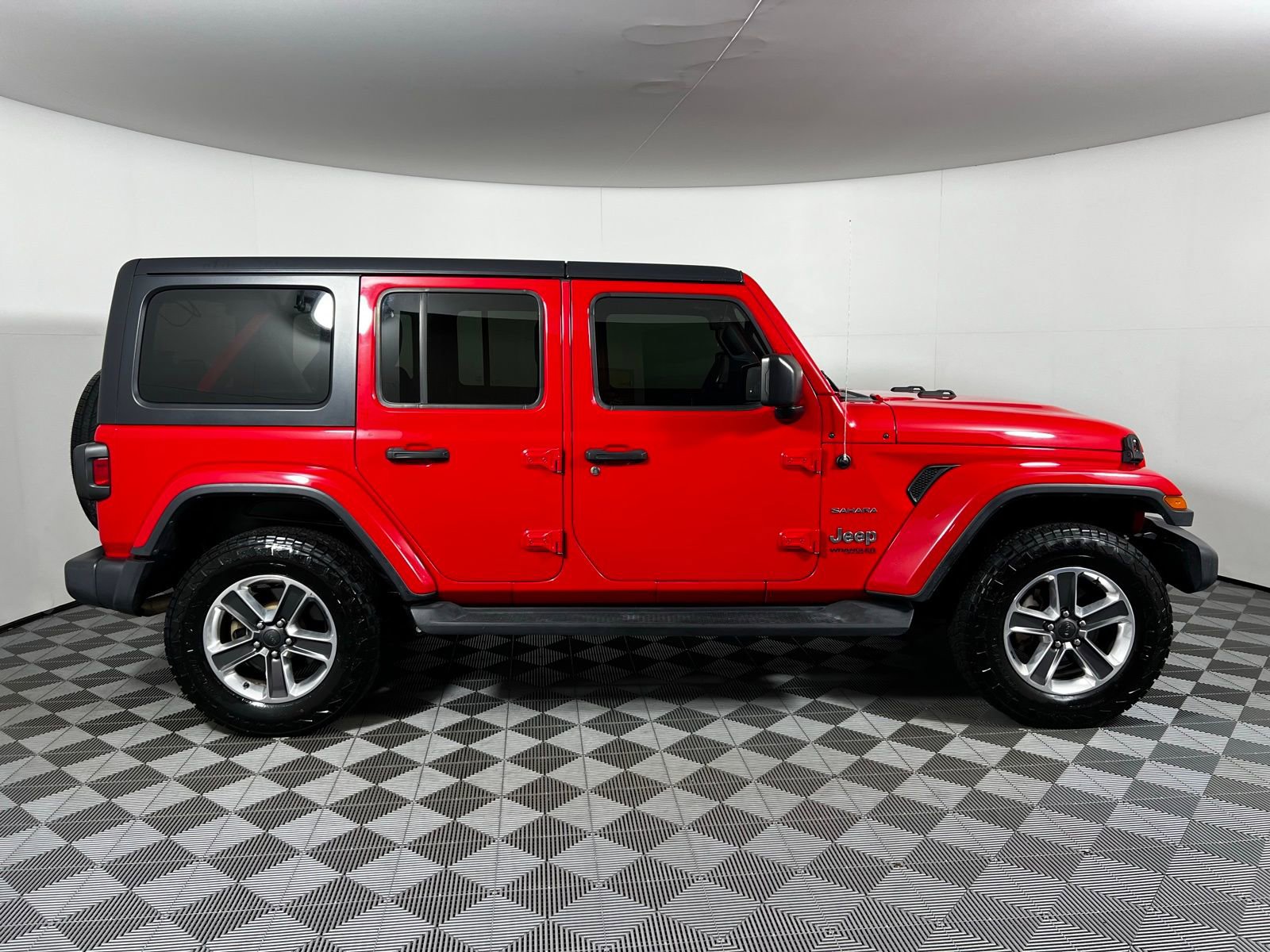 Used 2020 Jeep Wrangler Unlimited Sahara image 4