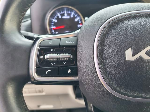 Certified 2024 Kia Carnival LX image 17
