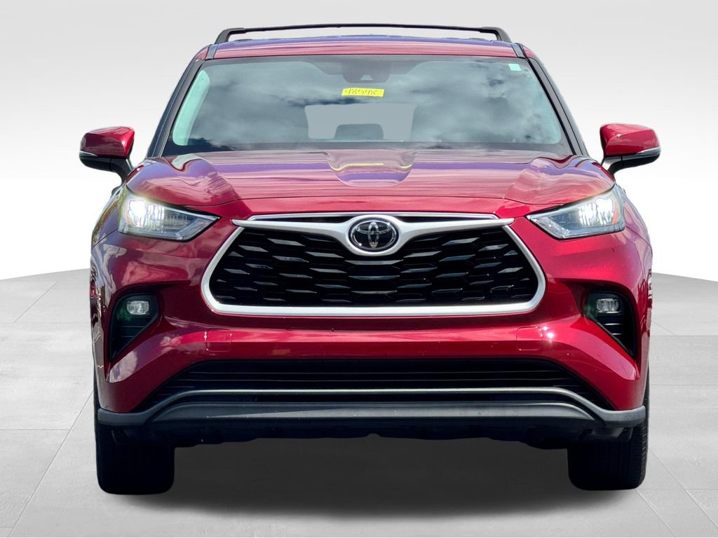 Used 2020 Toyota Highlander LE AWD/4WD image 2