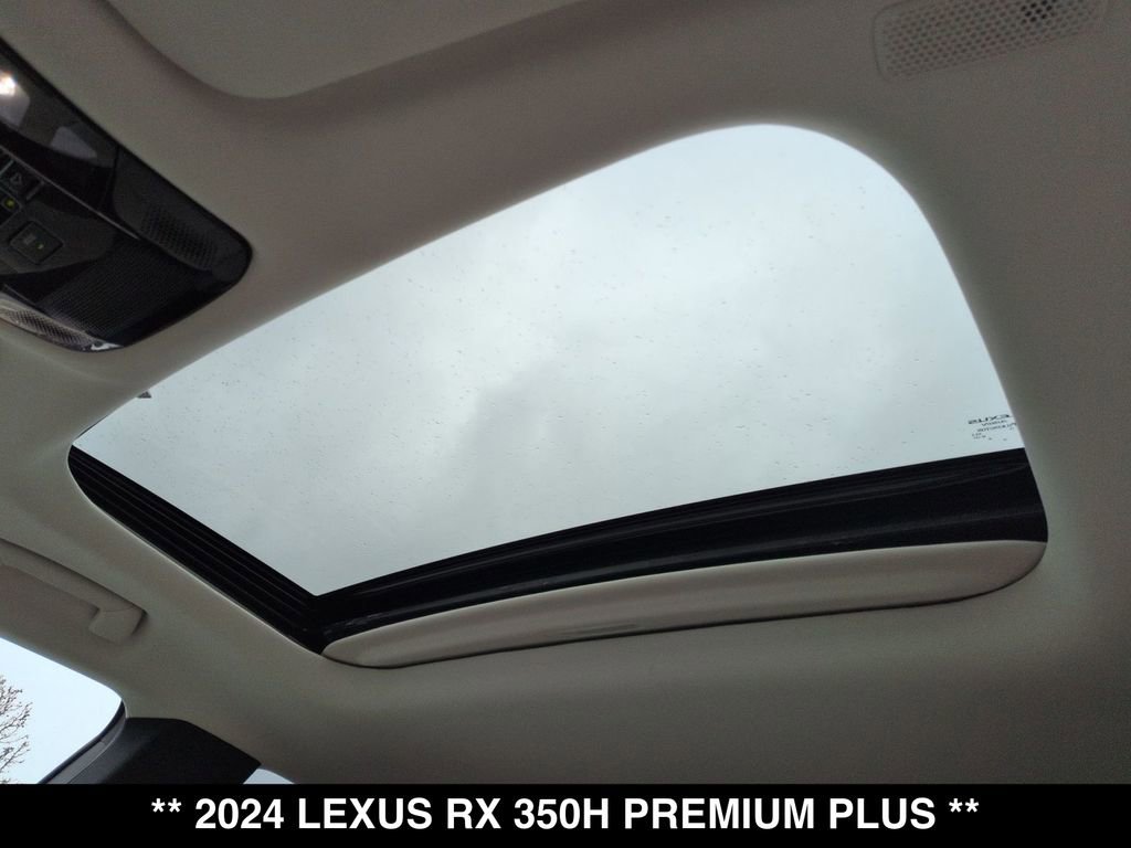 Used 2024 Lexus RX 350 w/ Convenience Package image 2