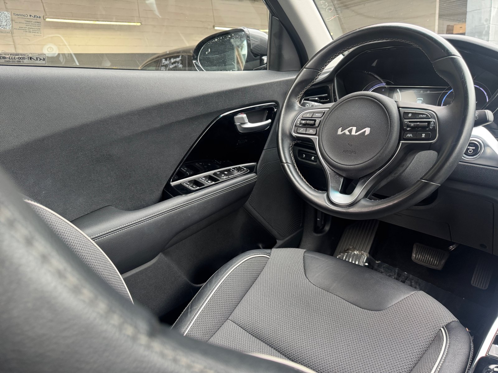 Used 2022 Kia Niro EX FWD image 17
