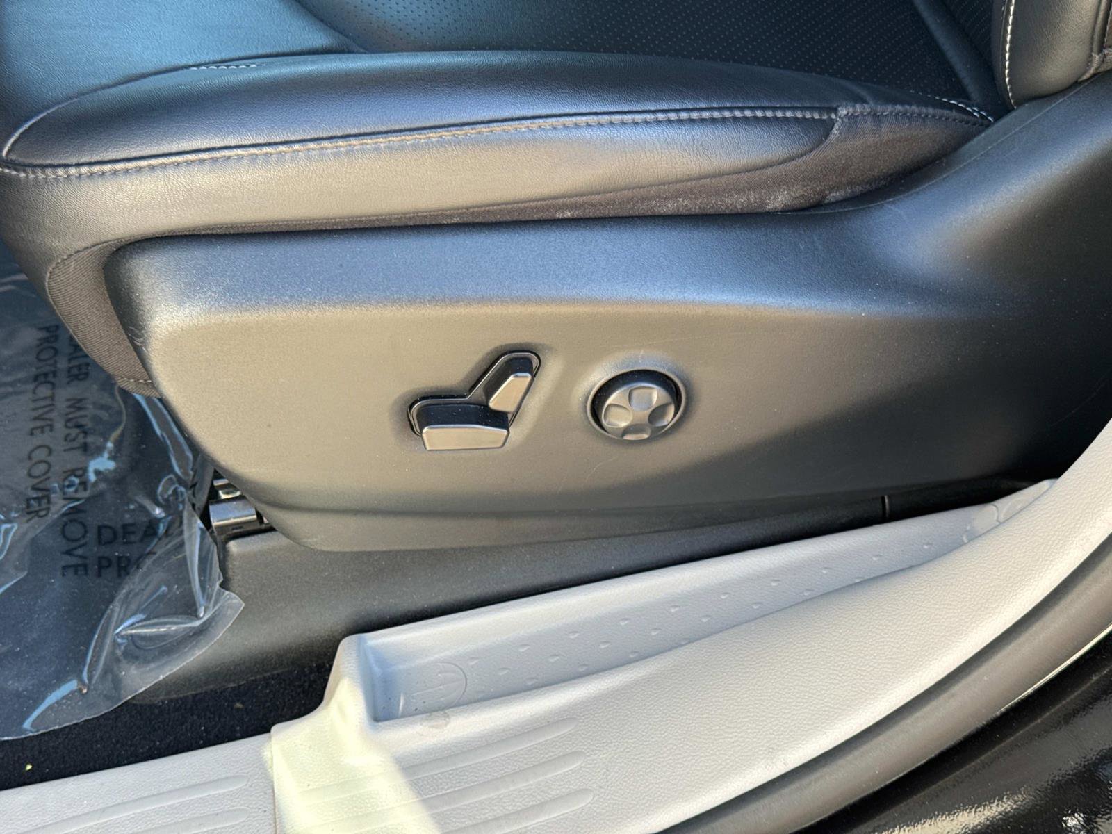 Used 2024 Chrysler Pacifica Touring-L image 18