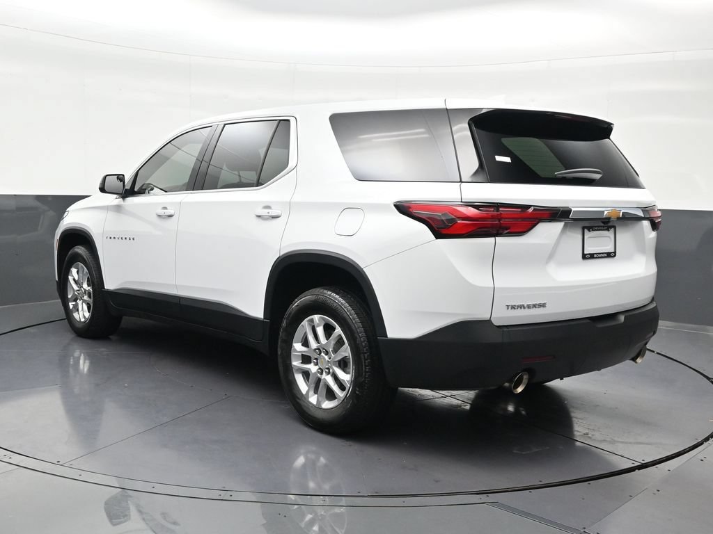 Used 2023 Chevrolet Traverse LS FWD image 3