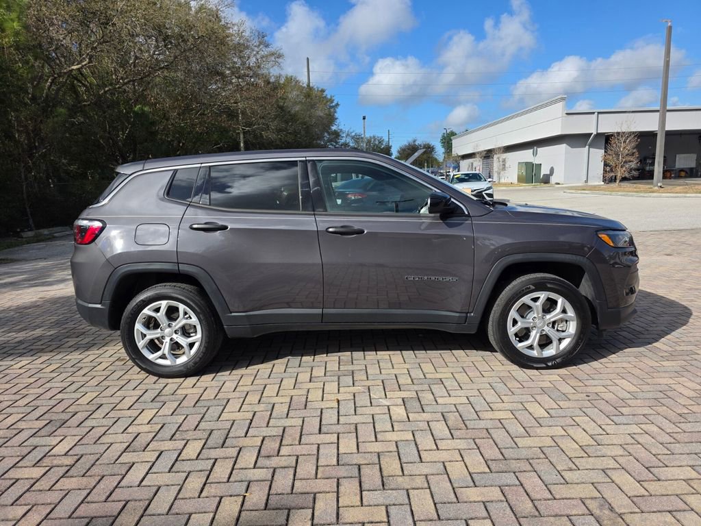 Used 2024 Jeep Compass Sport image 12