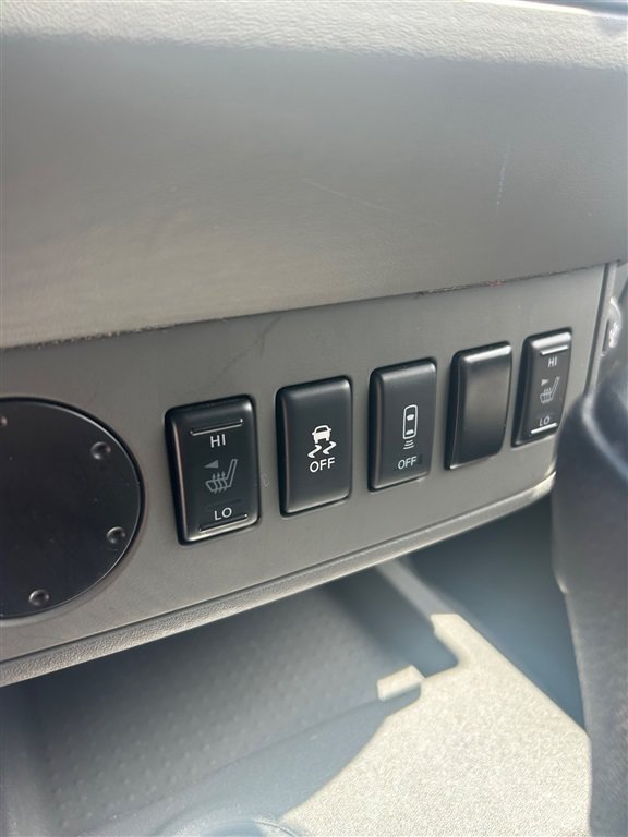 Used 2021 Nissan Frontier SV w/ Midnight Edition Floor Mats RWD image 12
