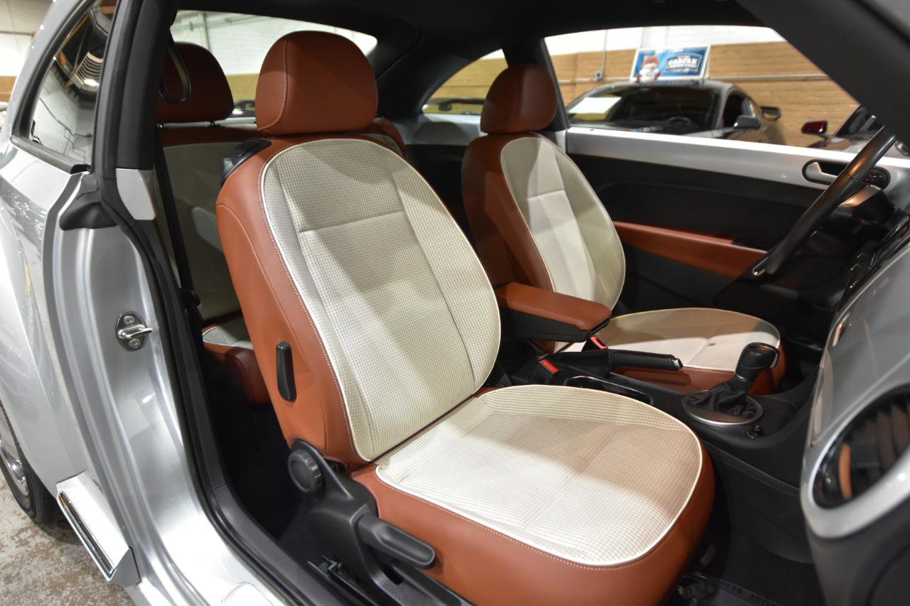 Used 2015 Volkswagen Beetle 1.8T Classic FWD image 30