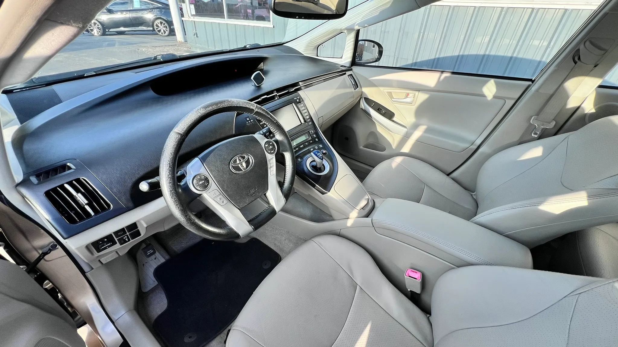 Used 2011 Toyota Prius Five w/ Advanced Technology Pkg image 14