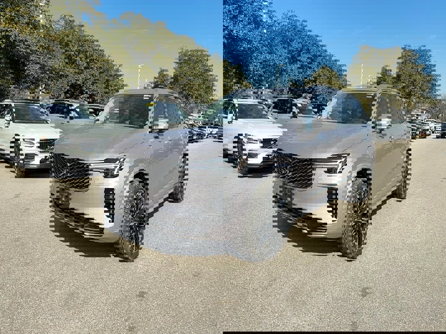 New 2026 Volvo XC90 T8 Plus image 2