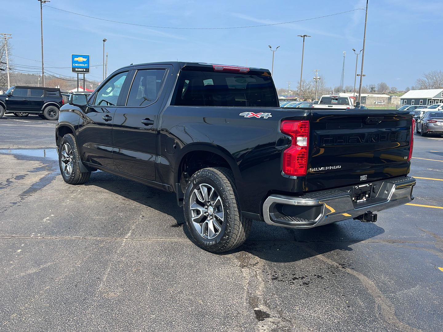 Used 2024 Chevrolet Silverado 1500 LT AWD/4WD image 3