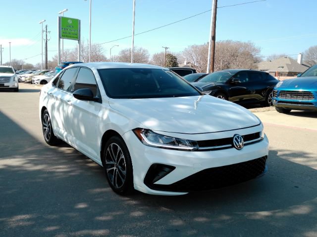 Used 2025 Volkswagen Jetta Sport image 4