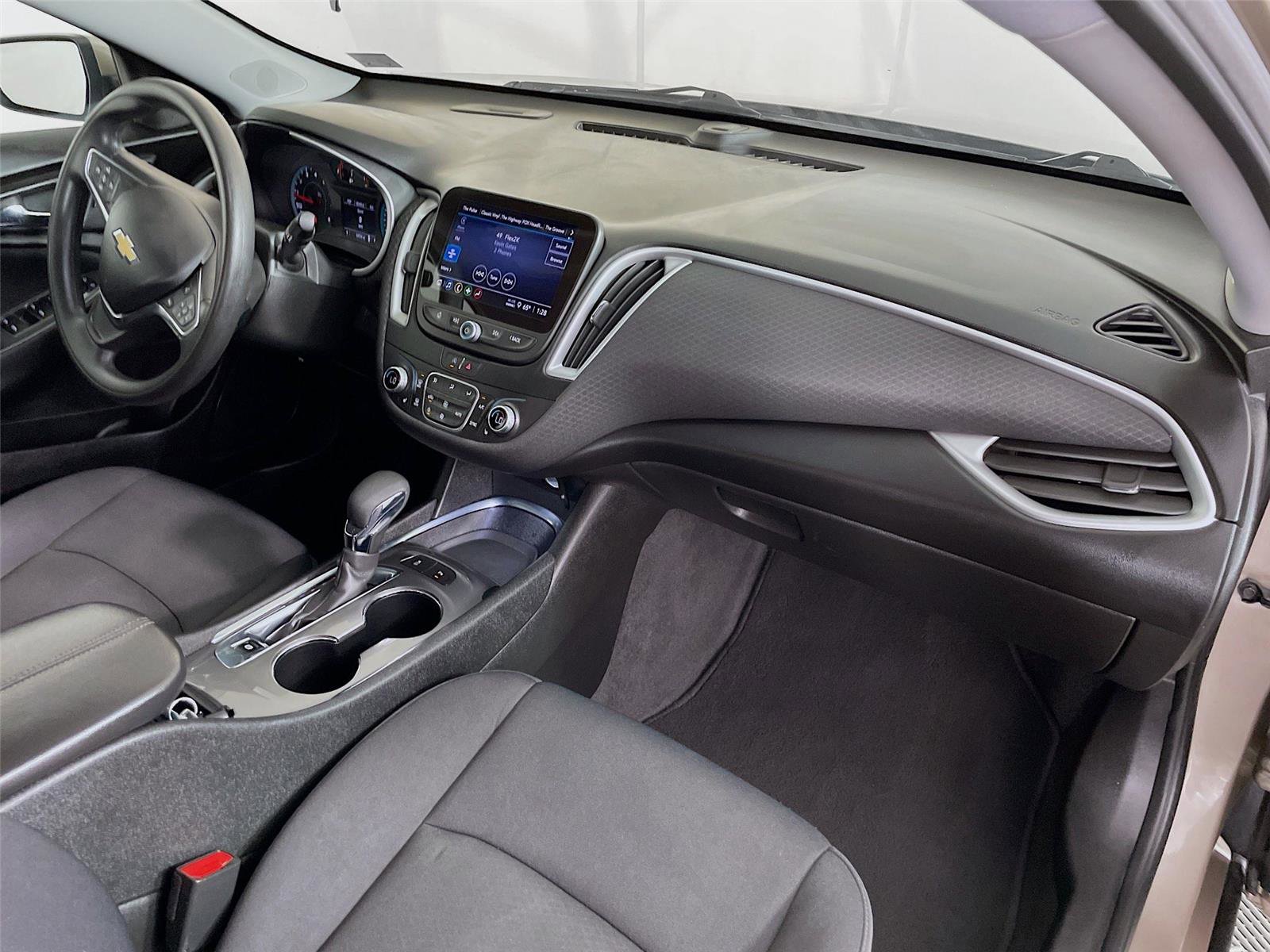 Used 2024 Chevrolet Malibu LT image 31