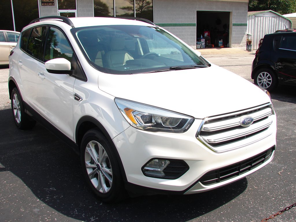 Used 2019 Ford Escape SEL image 2