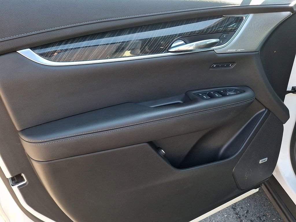 Used 2021 Cadillac XT6 Premium Luxury image 14