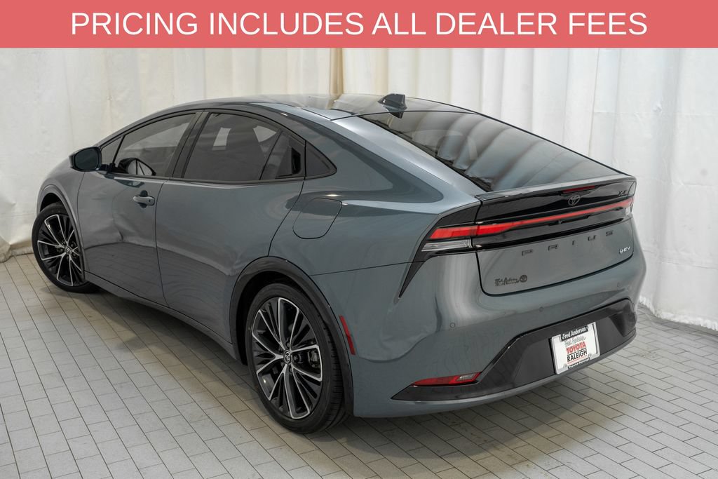 Used 2024 Toyota Prius XLE FWD image 3