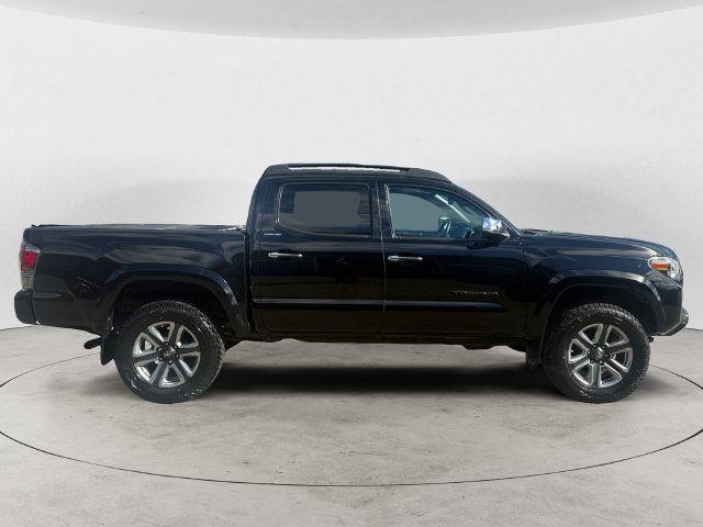 Used 2019 Toyota Tacoma Limited AWD/4WD image 4