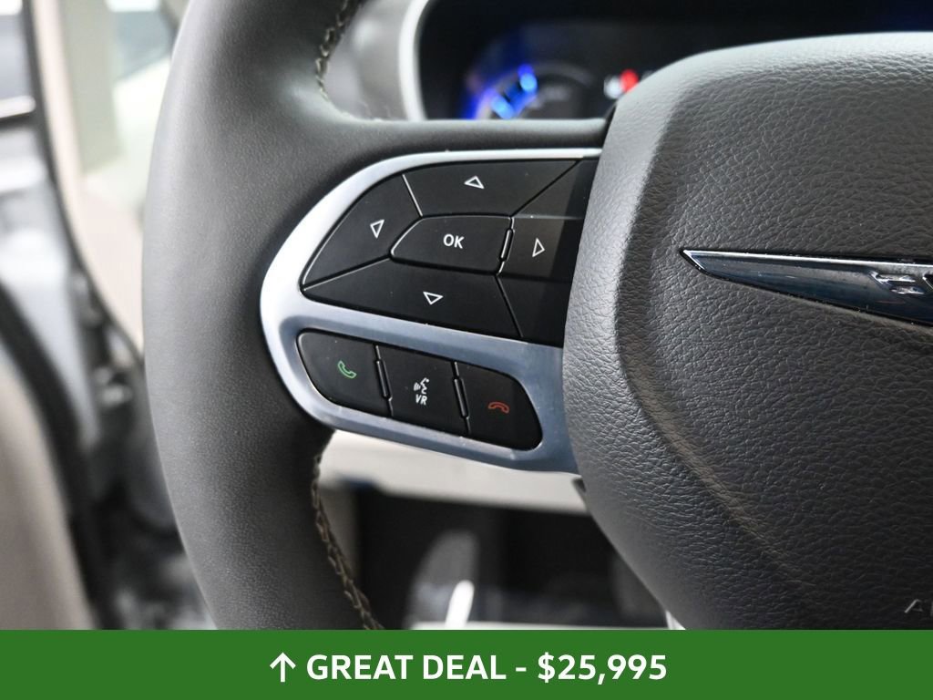 Used 2024 Chrysler Pacifica Limited FWD image 34