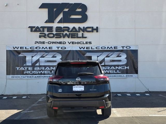 Used 2024 Nissan Rogue SV image 9