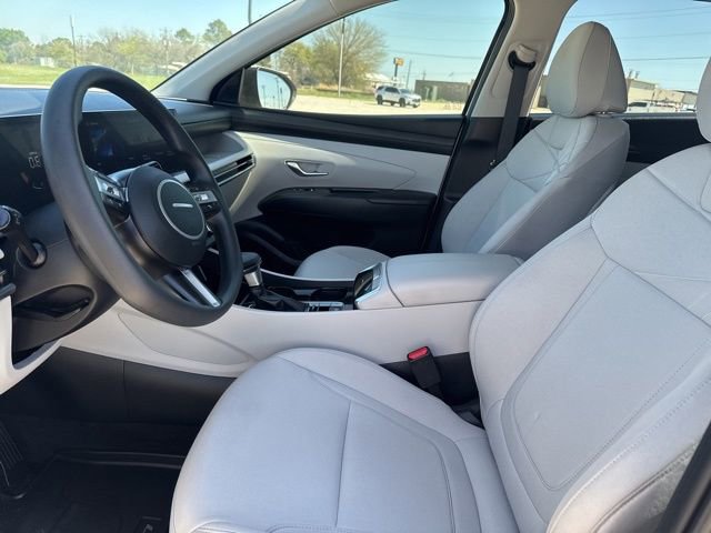Used 2025 Hyundai Tucson SE FWD image 2