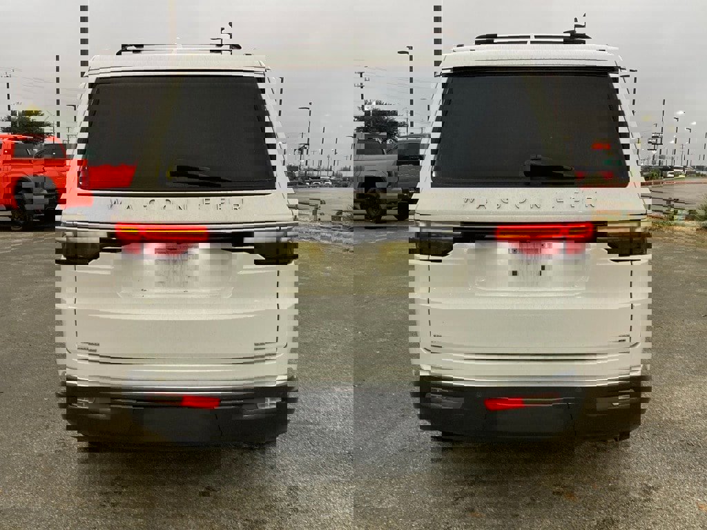 Used 2022 Jeep Wagoneer Series III w/ Premium Group I image 6