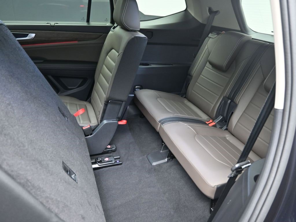 Used 2025 Volkswagen Atlas SEL image 25