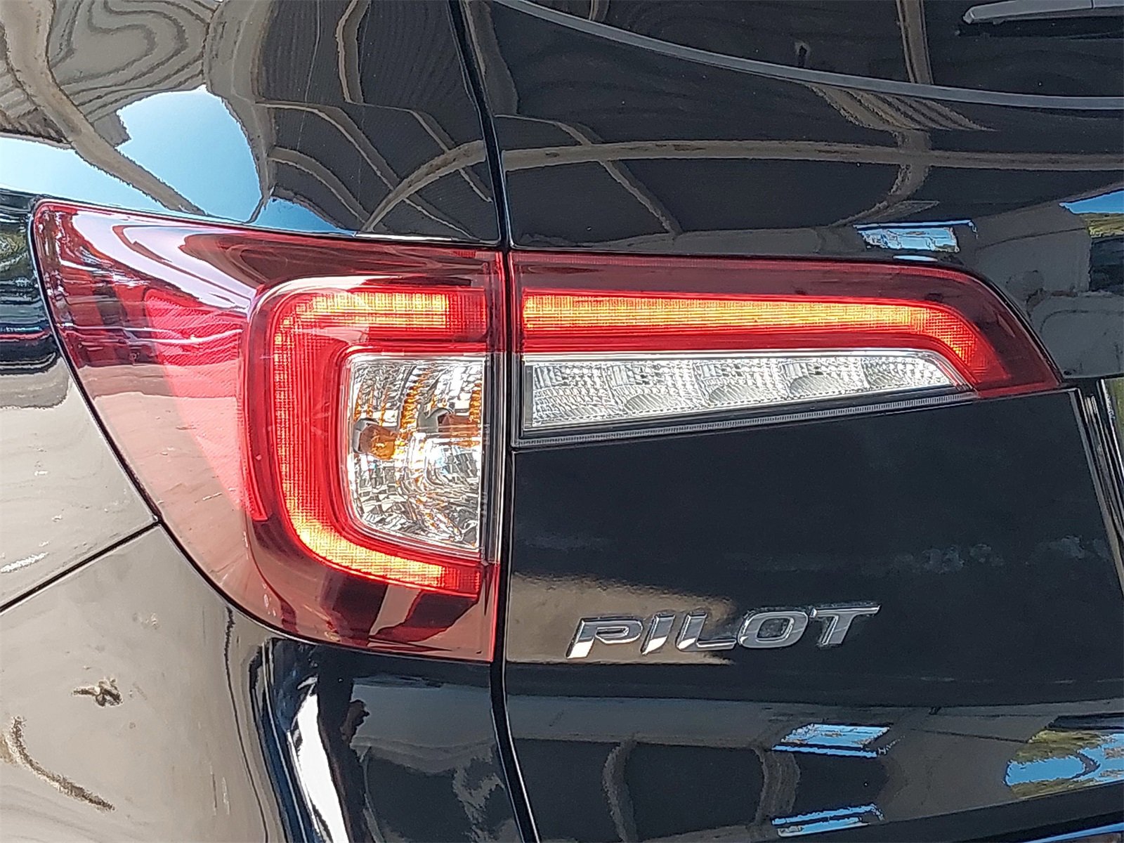 Certified 2022 Honda Pilot Sport image 34