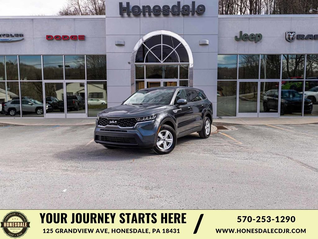 Used 2022 Kia Sorento LX AWD/4WD image 1
