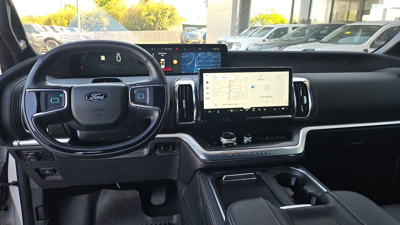 Used 2025 Ford Expedition Max Platinum w/ Stealth Performance Package AWD/4WD image 15