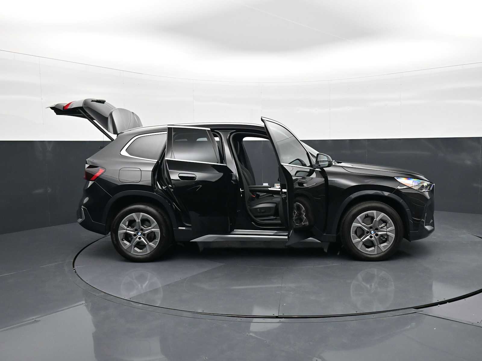 Used 2025 BMW X1 xDrive28i w/ Convenience Package image 34