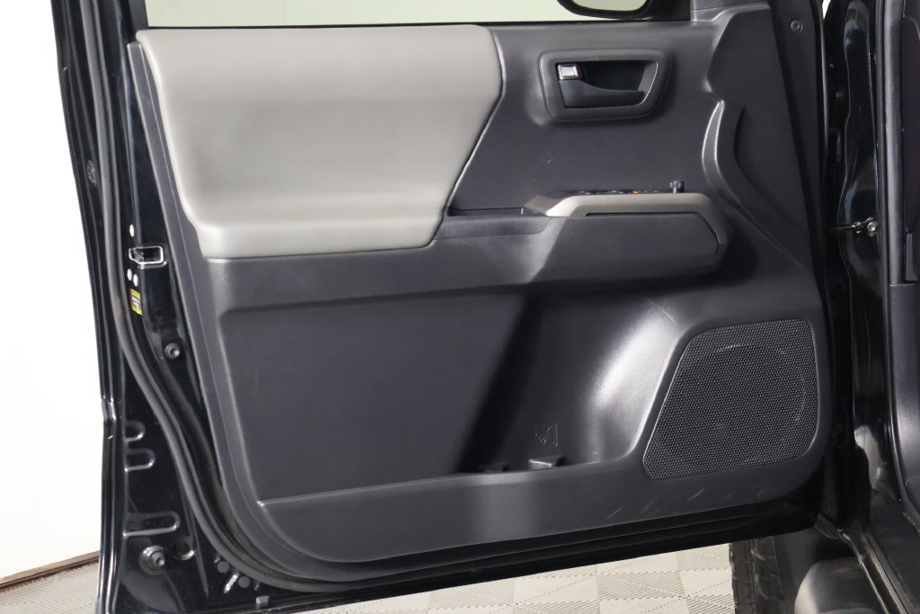 Used 2022 Toyota Tacoma SR5 RWD image 12