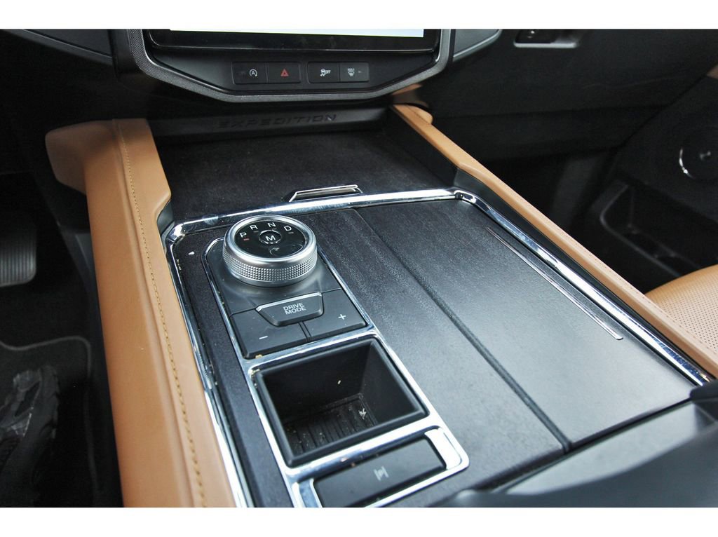 Used 2022 Ford Expedition Platinum image 25
