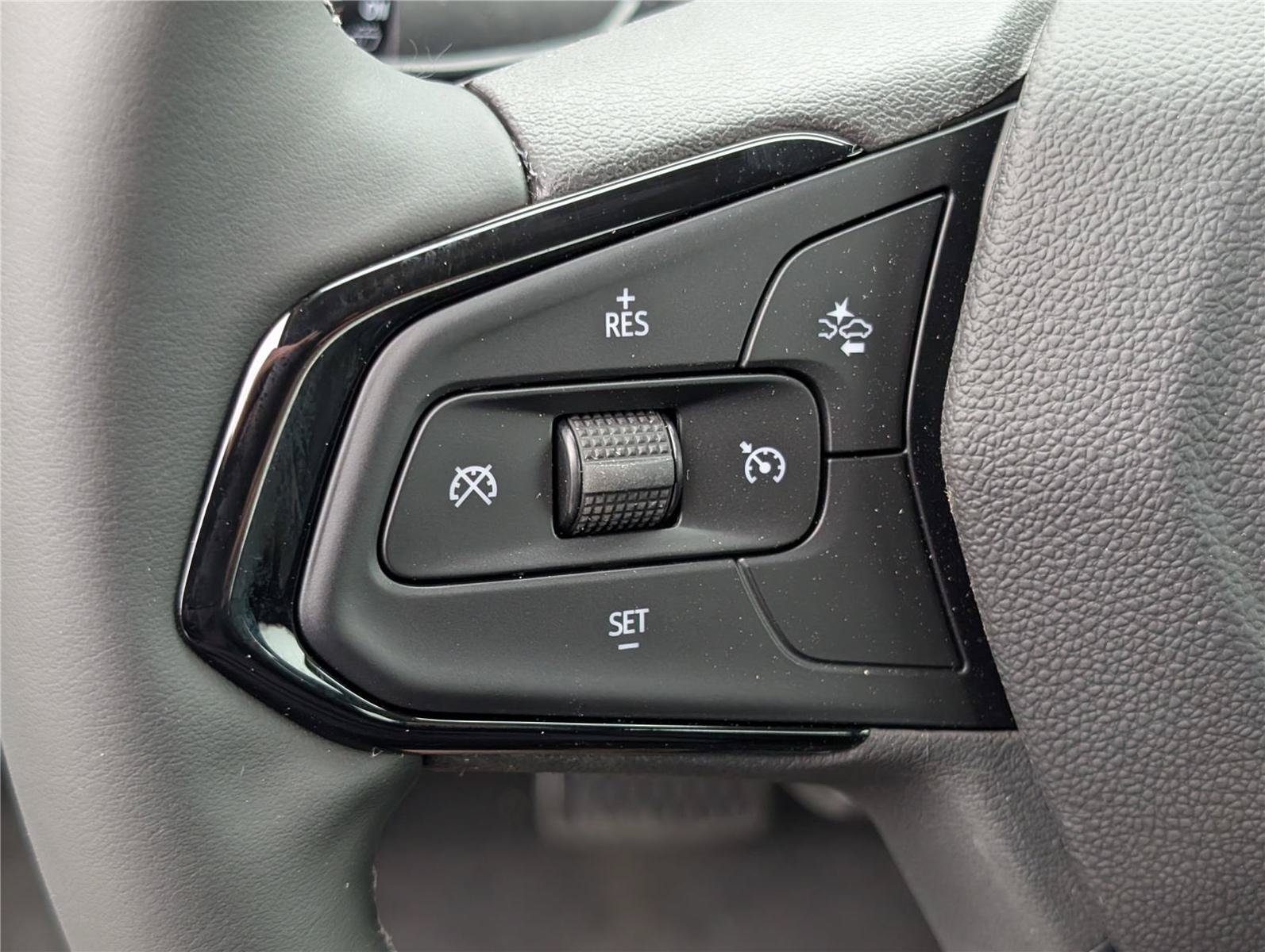 New 2027 Chevrolet Bolt RS FWD image 18