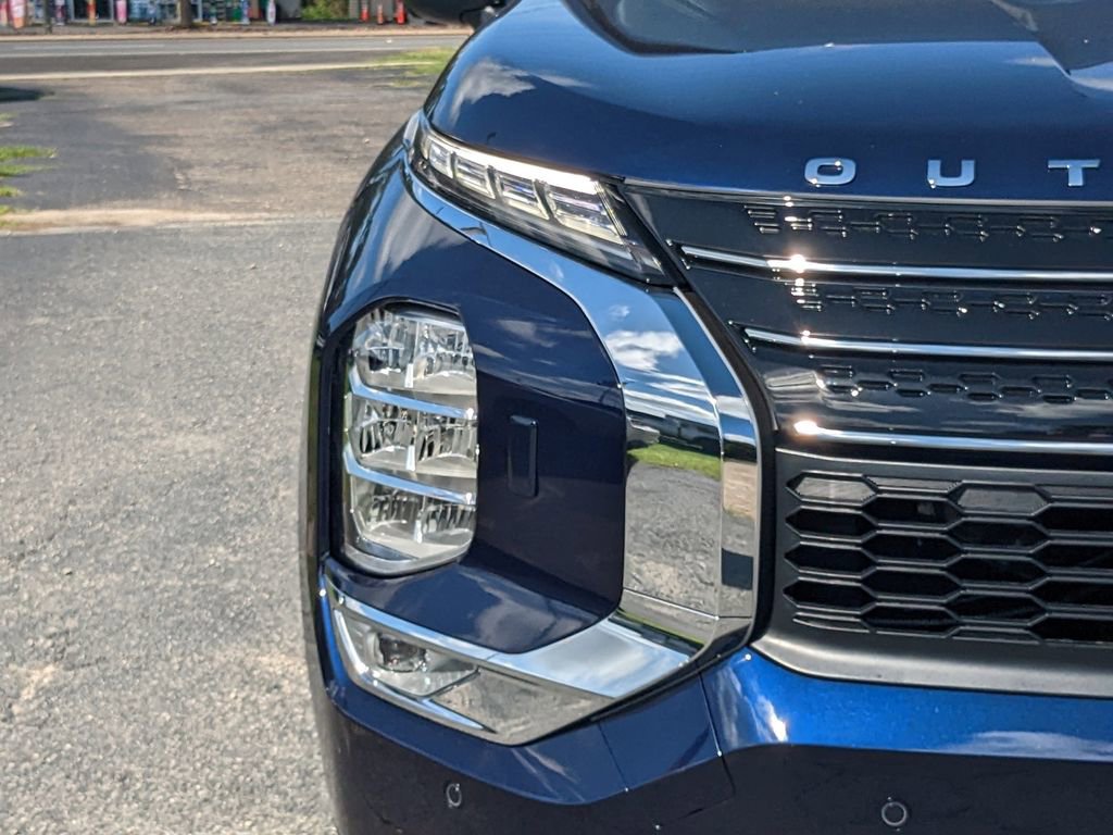 New 2025 Mitsubishi Outlander SE image 10