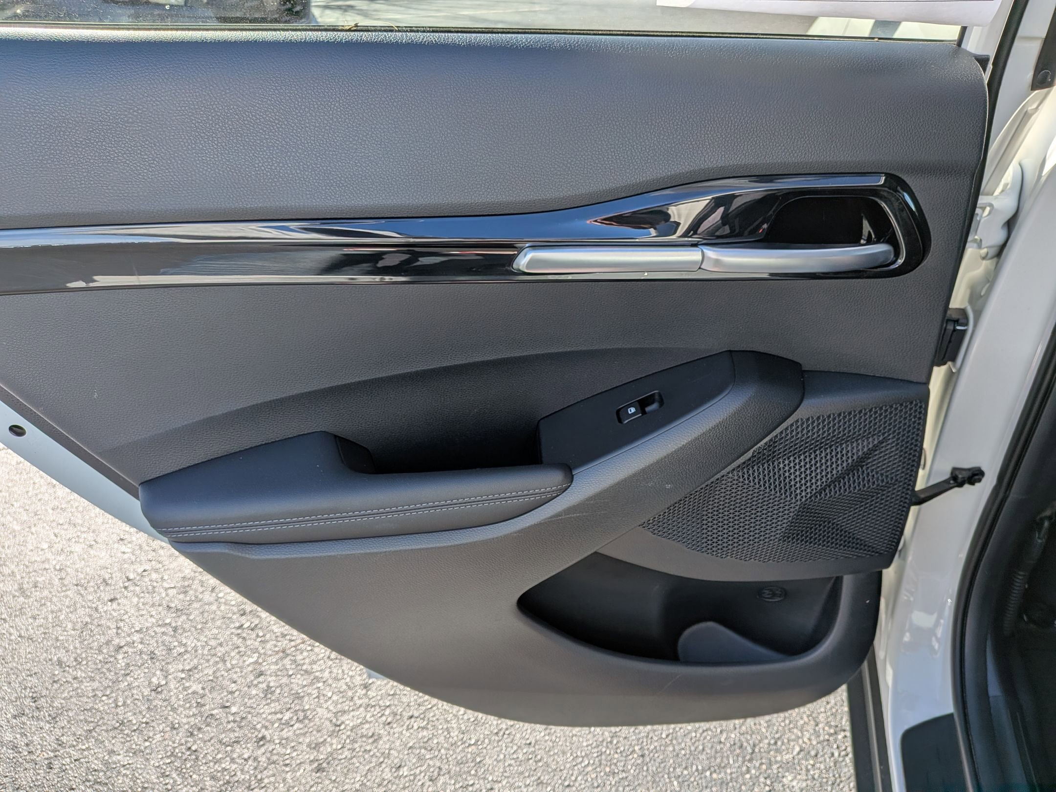 Used 2025 Kia Seltos S FWD image 27