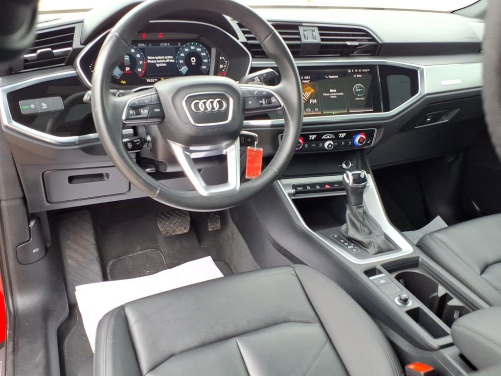 Used 2025 Audi Q3 2.0T Premium image 16
