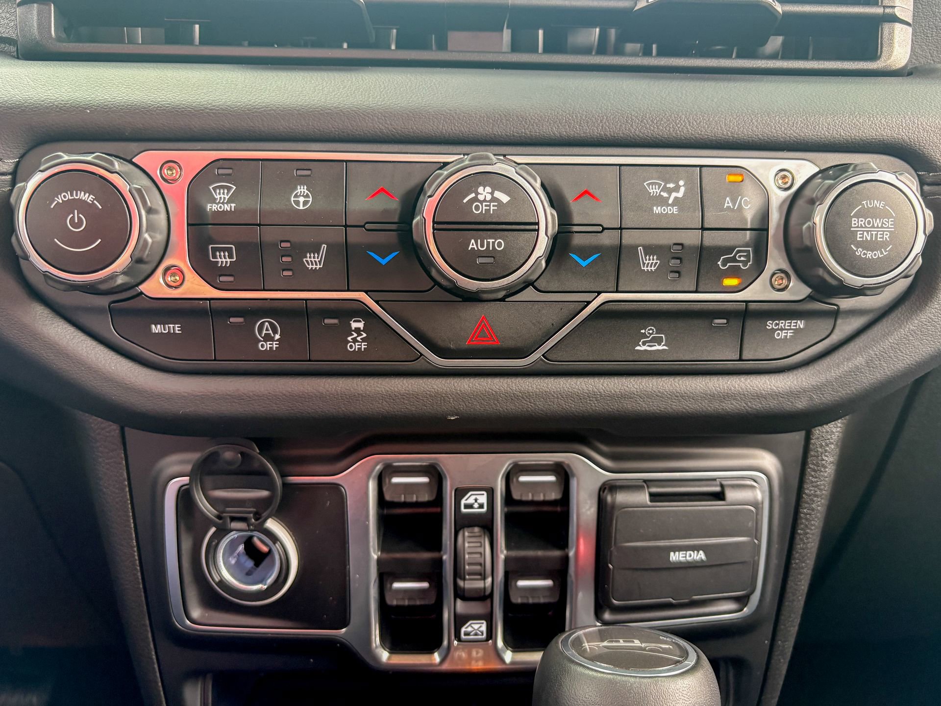 Used 2025 Jeep Gladiator Sport AWD/4WD image 35