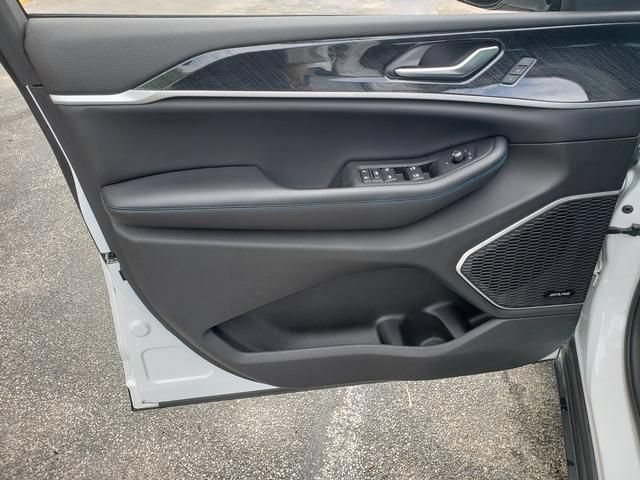 Used 2022 Jeep Grand Cherokee Trailhawk AWD/4WD image 11