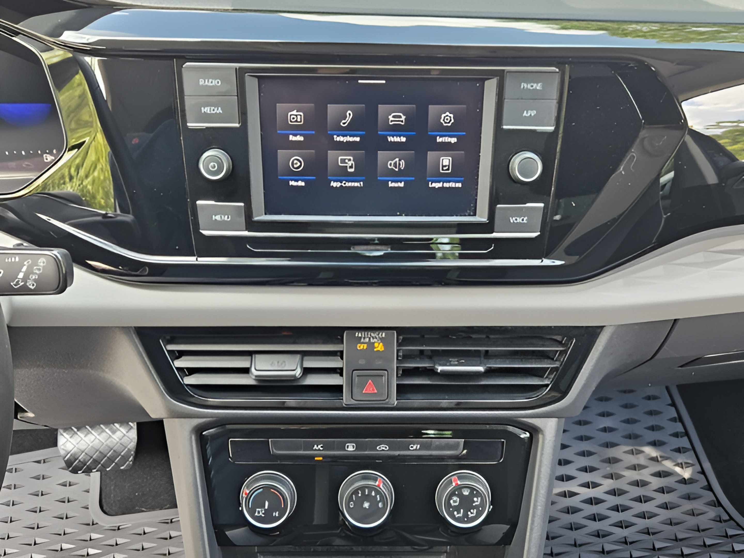 Certified 2023 Volkswagen Taos S w/ Driver Assistance Package FWD image 17