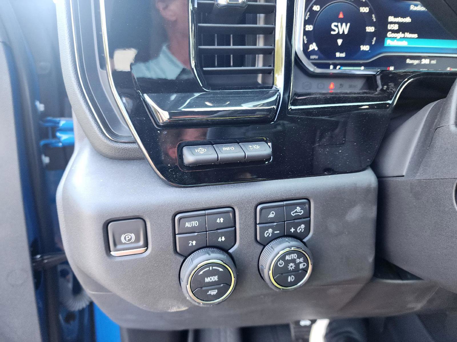 Used 2022 Chevrolet Silverado 1500 ZR2 w/ Technology Package image 24