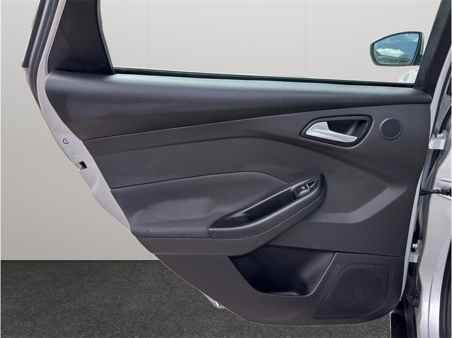 Used 2018 Ford Focus Titanium w/ Titanium Technology Package FWD image 41