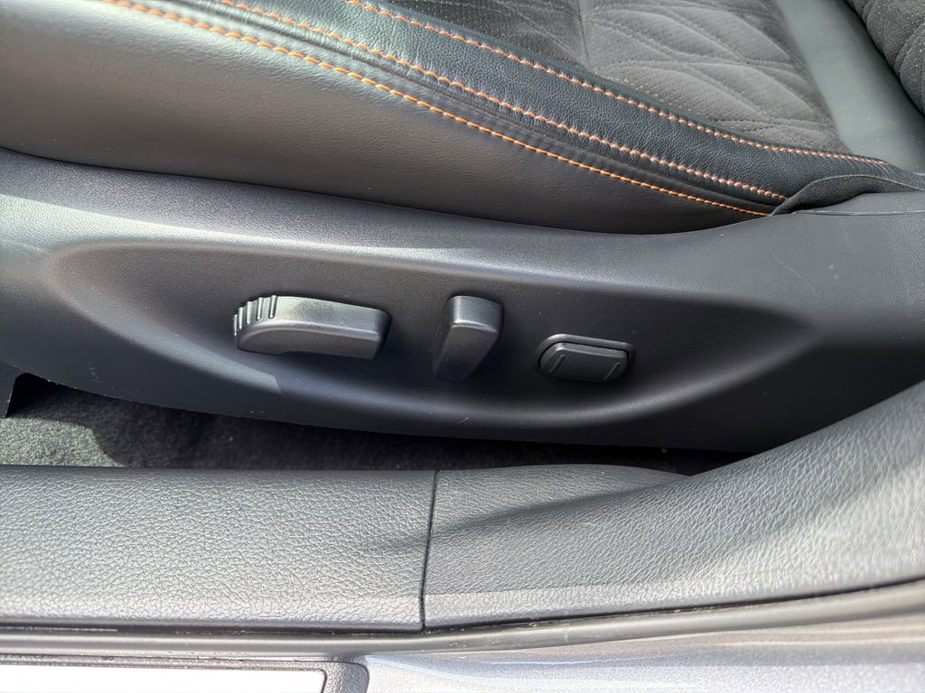 Used 2022 Nissan Maxima SR w/ Sport Mat Group FWD image 16