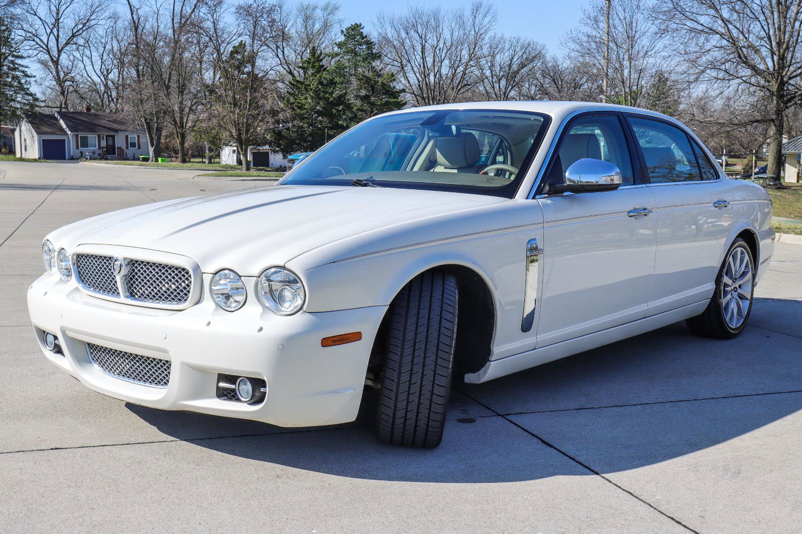 Used 2008 Jaguar XJ8 L image 3