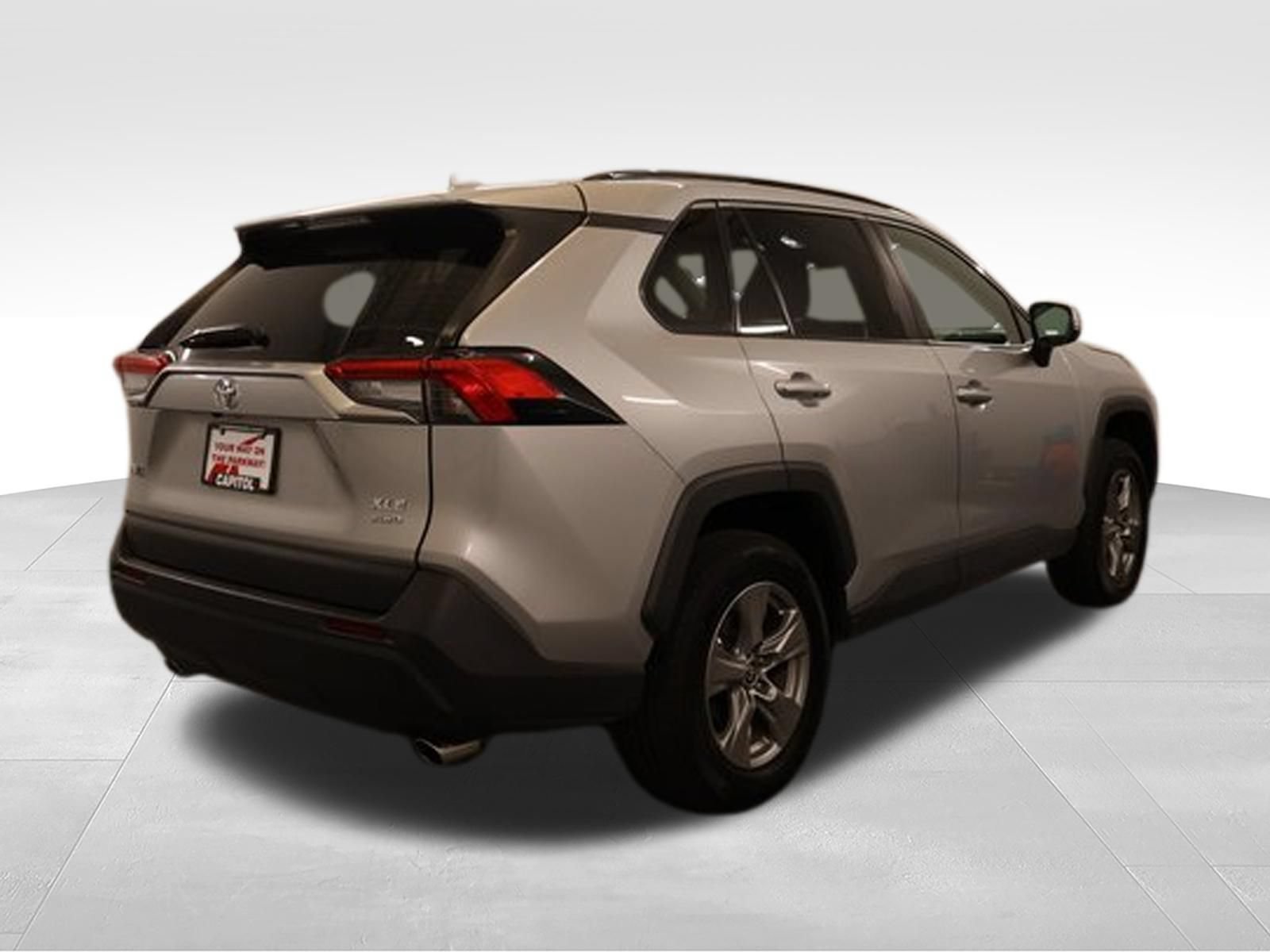 Used 2025 Toyota RAV4 XLE AWD/4WD image 2