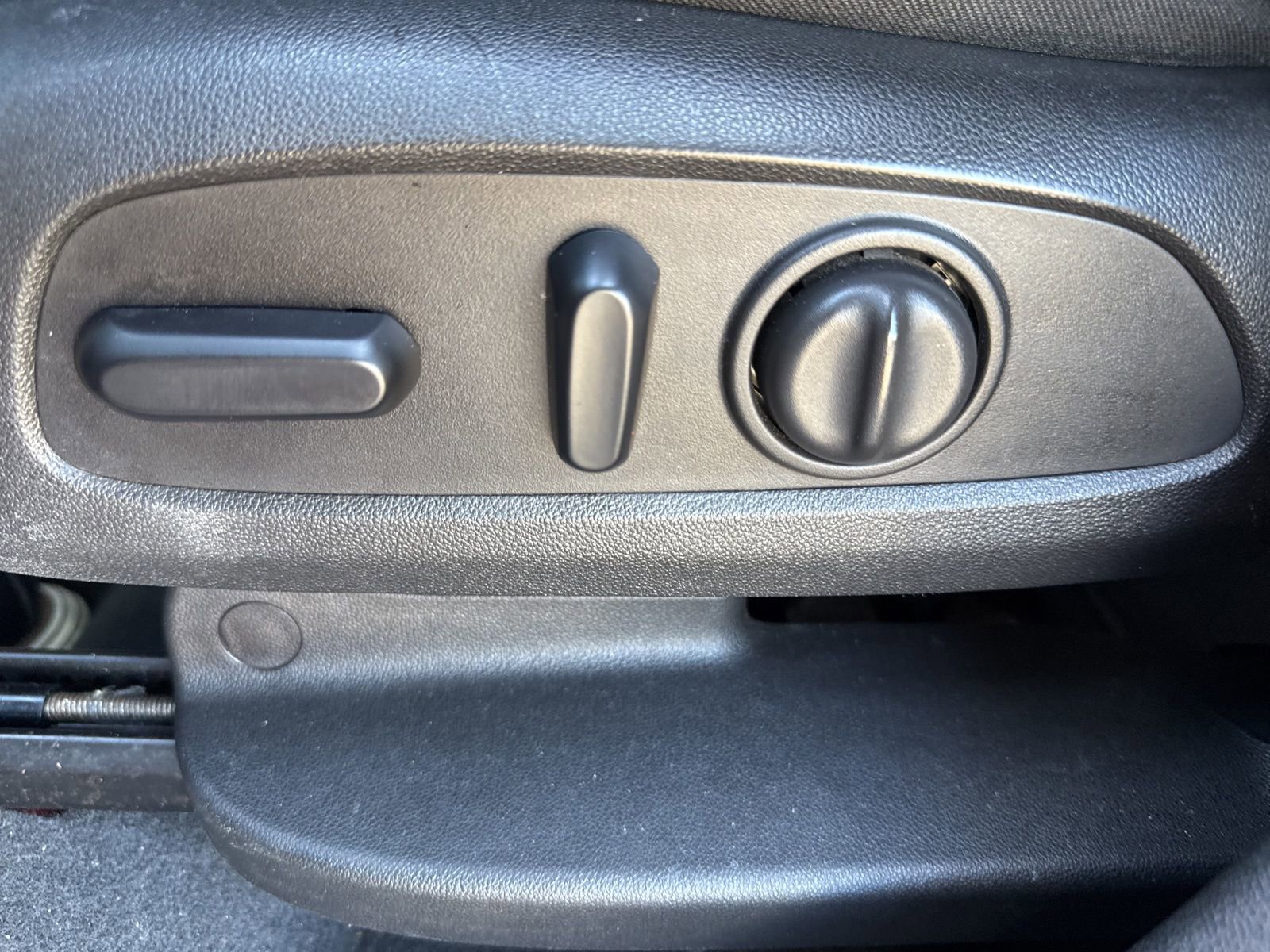 Used 2018 Chevrolet Equinox LT FWD image 36