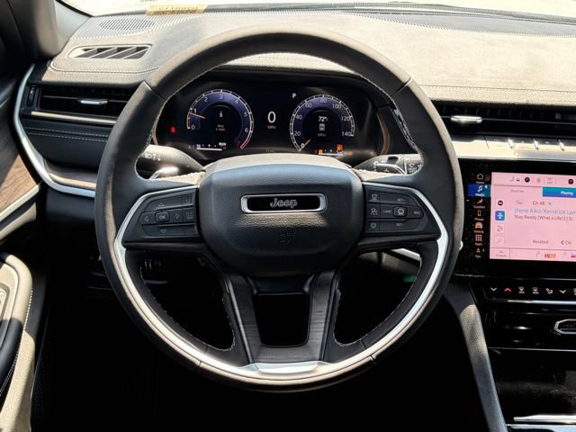 New 2026 Jeep Grand Cherokee Limited w/ Luxury Tech Group II AWD/4WD image 32