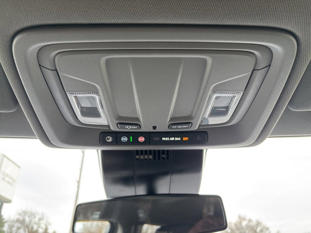 Used 2025 Chevrolet Silverado 1500 LT image 27